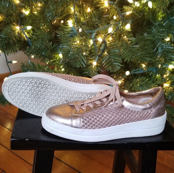 "Steve" Steve Madden rose gold sneakers - Picture 2 of 5